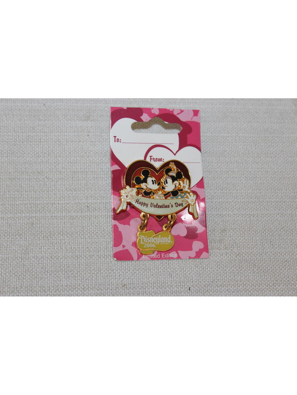 NEW Disneyland Resort 2006 Happy Valentine’s Day Mickey & Minnie Dangling Pin